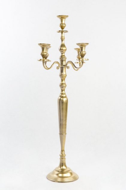 Candelabro de metal dorado con 5 brazos