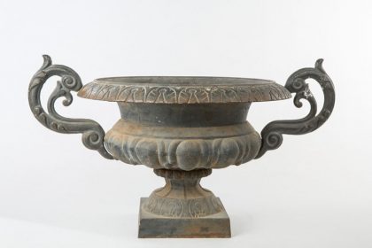 French Garden Cup, gray, made of cast iron, antiqued