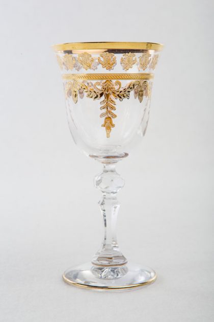 Anaïs Copa dorada de vino blanco