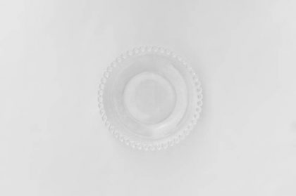 Bread plate with transparent pearl